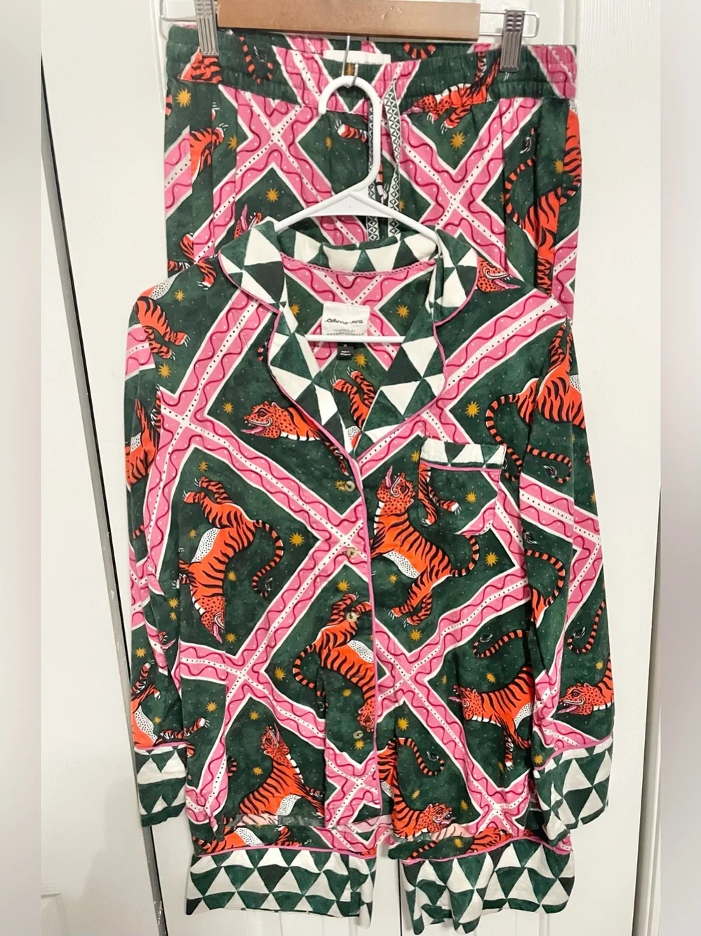 Women's Tiger-Print Pajama Set - Green & Pink
